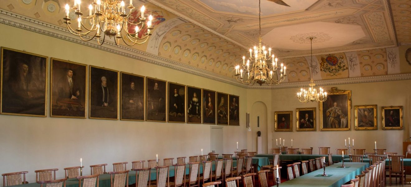 Ständesaal der Ostfriesischen Landschaft mit Porträtgalerie