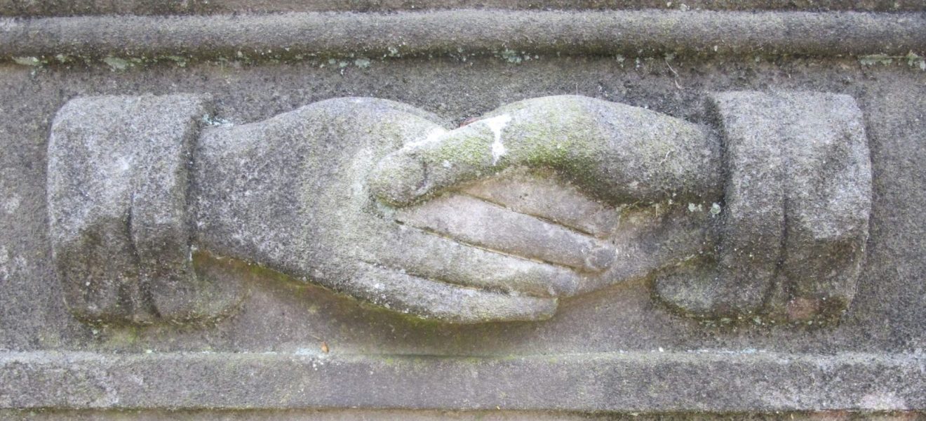 Detail eines Grabsteis