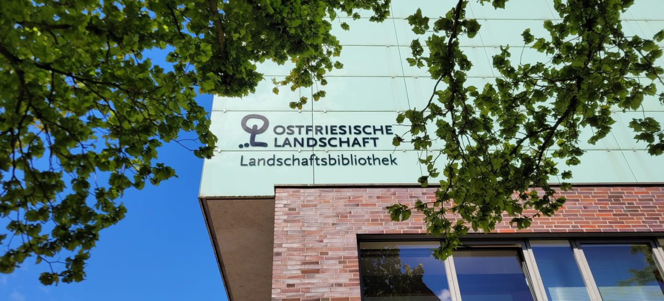 Landschaftsbibliothek - Schriftzug am Gebäude