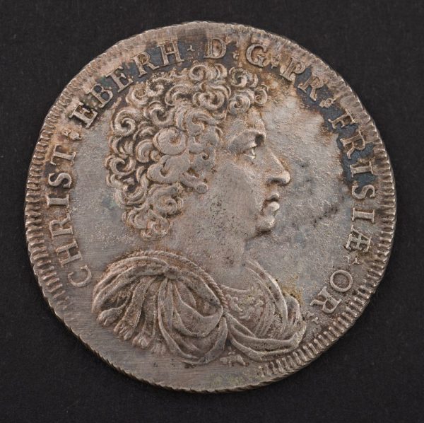 Christian Eberhard (Fürst von Ostfriesland) - Münzporträt (Silbergulden, Giovanni Hamerani,1686)