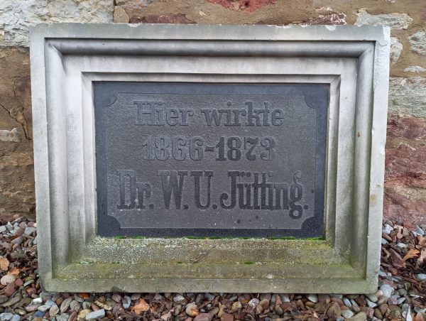 "Hier wirkte 1866-1873 Dr. W. U. Jütting" - Gedenktafel in Einbeck (Foto: Elke Heege)
