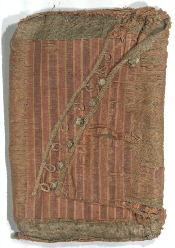 Koranhandschrift mit Auszügen aus acht Suren - Seidenfutteral