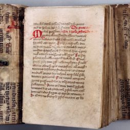 Sammelhandschrift mit Texten zum geistlichen Leben - geöffneter Umschlag mit erster erhaltener Seite