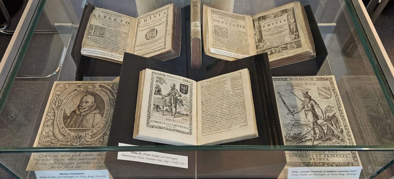 Ausstellung zum Buch des Monats April 2026: Hamconius, Frisia seu De viris rebusque Frisiae illustribus