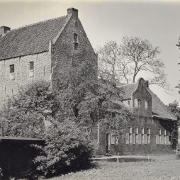 Gerhard de Boer: Baugeschichtliche Untersuchung und Beschreibung zur Bauaufnahme "Das Steenhuus bei Bunde in Ostfriesland" - Abbildung 2: Blick von Nordosten auf das Steinhaus Bunderhee