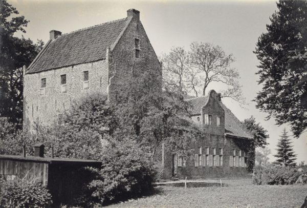 Gerhard de Boer: Baugeschichtliche Untersuchung und Beschreibung zur Bauaufnahme "Das Steenhuus bei Bunde in Ostfriesland" - Abbildung 2: Blick von Nordosten auf das Steinhaus Bunderhee