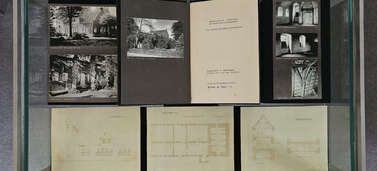 Ausstellung zum Buch des Monats September 2026: De Boer: Das Steenhuus bei Bunde in Ostfriesland
