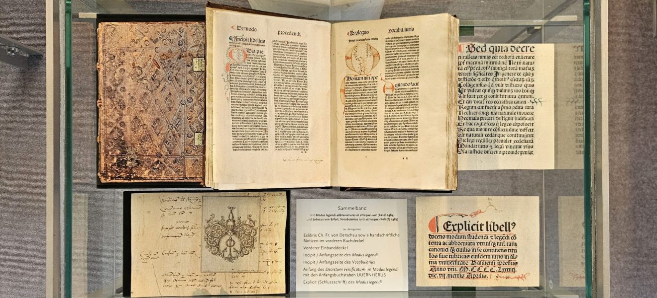 Ausstellung zum Buch des Monats September 2026: Sammelband mit den Inkunabeln "Modus legendi abbreviaturas in utroque jure" und Jodocus von Erfurt, "Vocabularius juris utriusque"